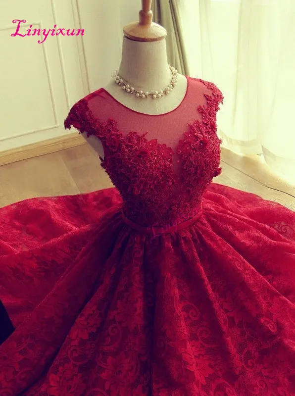 Linyixun Красное Кружевное короткое платье на выпускной Кепки рукава; Robe de коктейльные платья по колено плюс Размеры платья с открытой спиной на выпускной