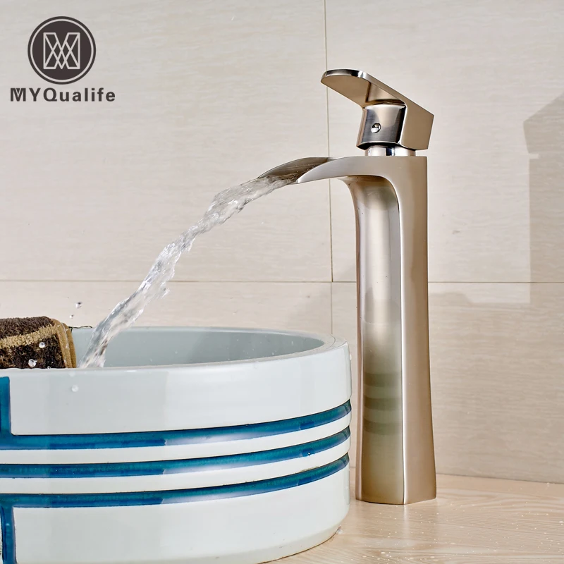 Смеситель для раковины с водопадом и никелевым краном одним рычагом на бортике