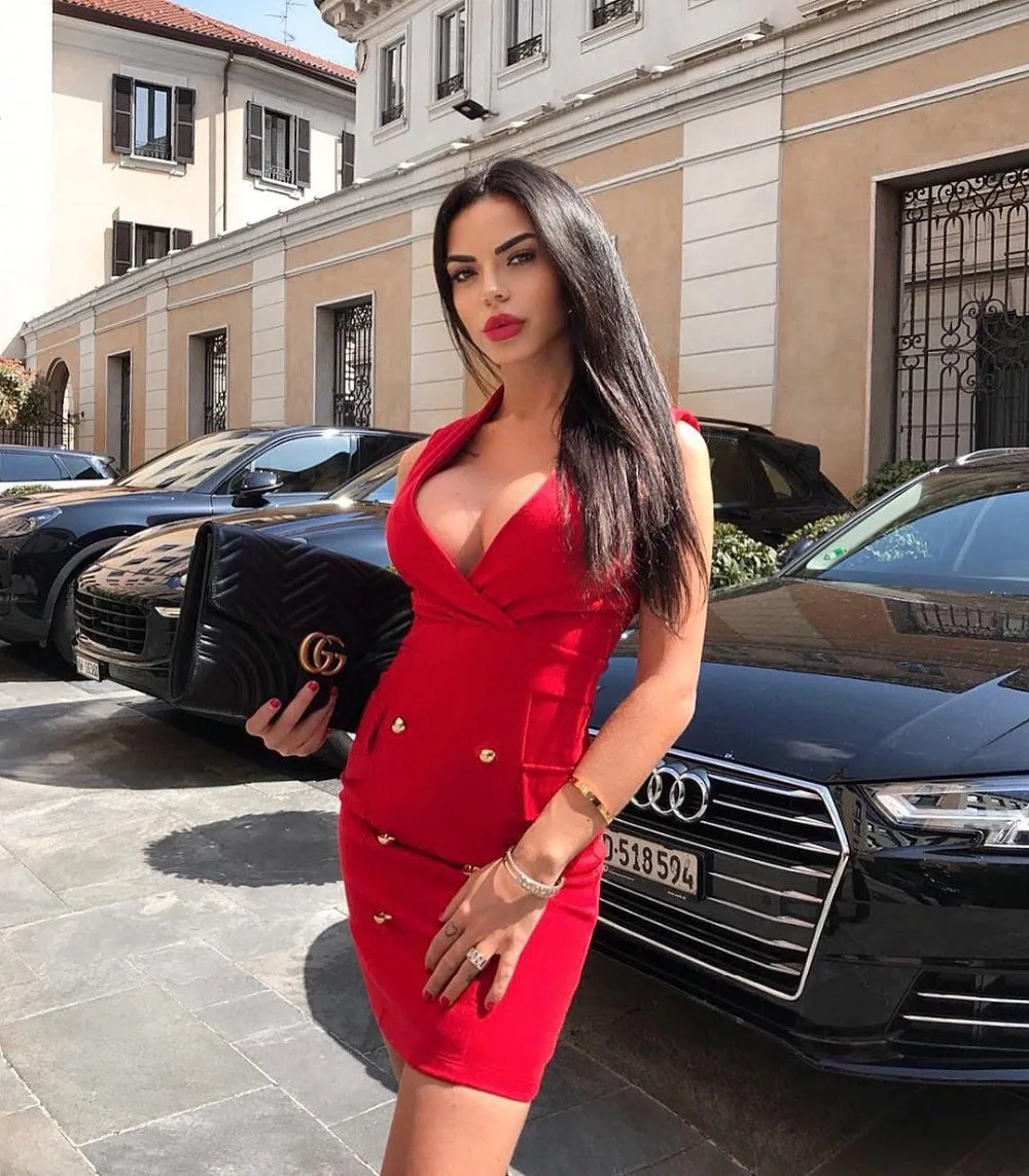 Цвета: небесно голубой красный одежда без рукавов на пуговицах с Одежда высшего