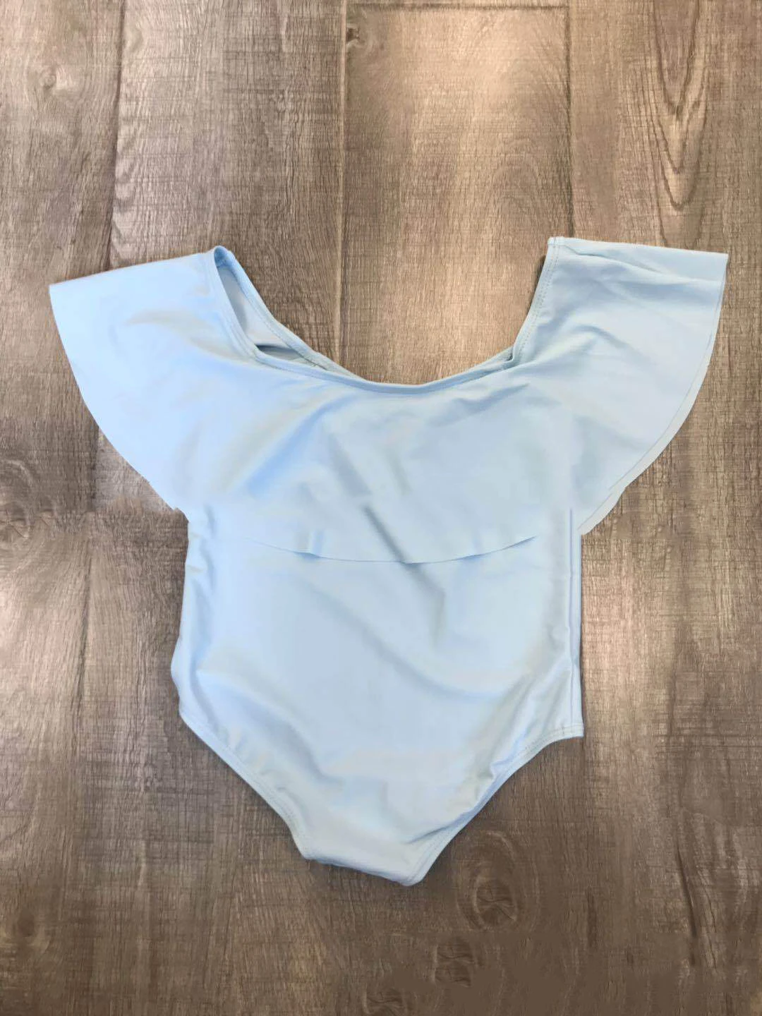 Детская одежда для девочки малышей маленьких девочек однотонная с оборками на