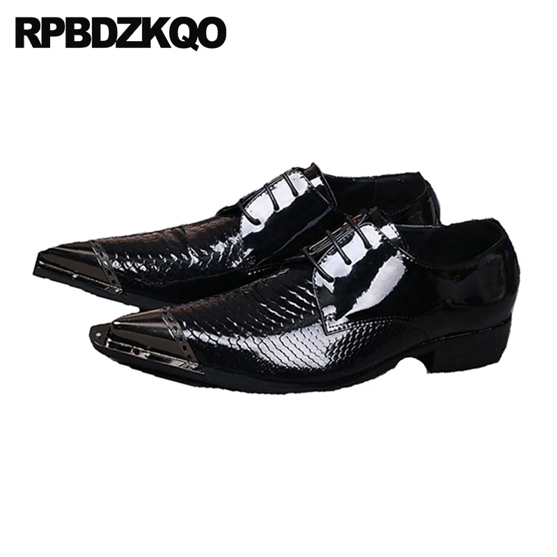 Мужские модельные туфли из змеиной кожи черного цвета в итальянском стиле с