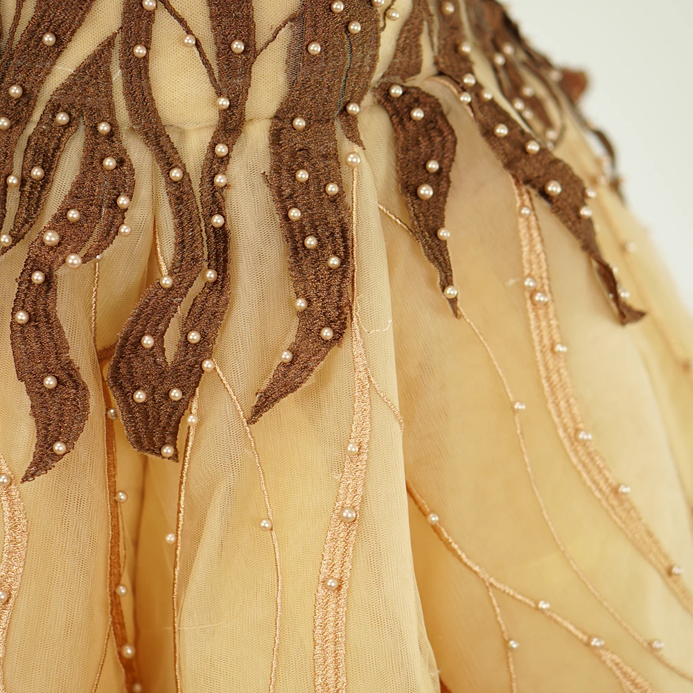 Женское свадебное платье черное облегающее на бретельках с блестками и длинным