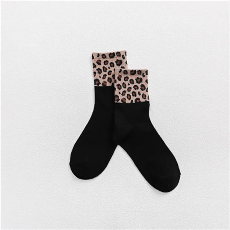 Зимние две статьи Leopard Для женщин носки Сращивание смешные носки Harajuku модные Утепленная одежда хлопок Повседневное мягкие спекл Leopard хлопок - Цвет: 1