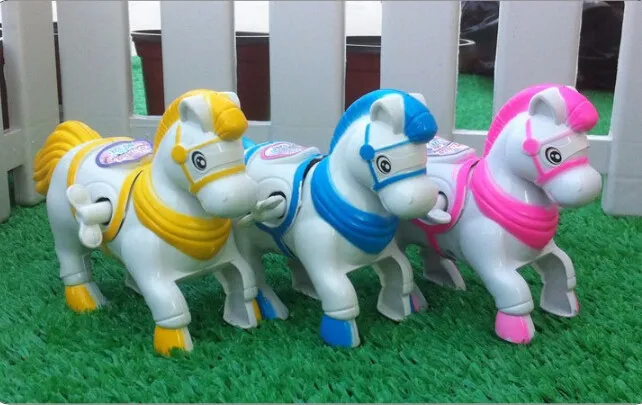 Маленькая игрушечная цепь на лошади, втулка лошадь, заводная игрушечная лошадь гарцующая лошадь, Новое поступление