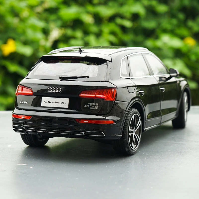 1/18 все новые Audi Q5 Q5L внедорожник автомобиль из литого металла модель SUV Игрушки для мальчиков и девочек Коллекция подарков черный, белый цвет синий и красный цвета;