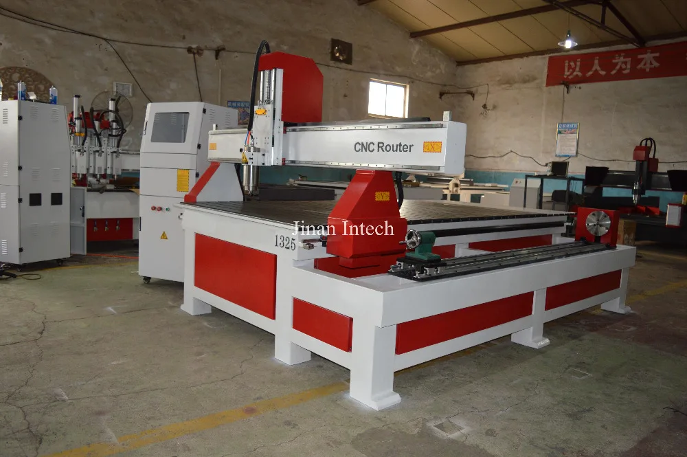 Хорошие рабочие усилия с вращающейся 4 й Осью 1325 cnc машина для продажи в Дубае|working