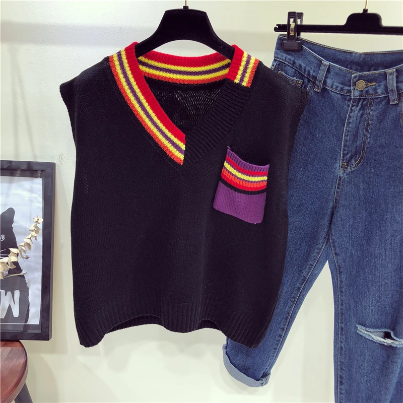 Женский трикотажный свитер в радужную полоску с v-образным вырезом без рукавов