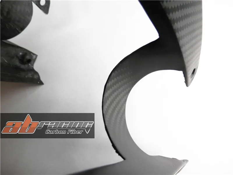 Aprilia RSV4 2009- переднее крыло полностью из углеродного волокна саржа