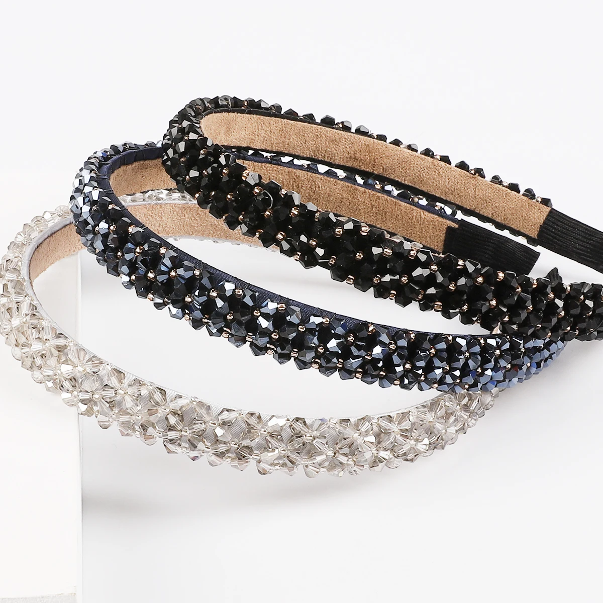 Блестящий женский обруч со стразами