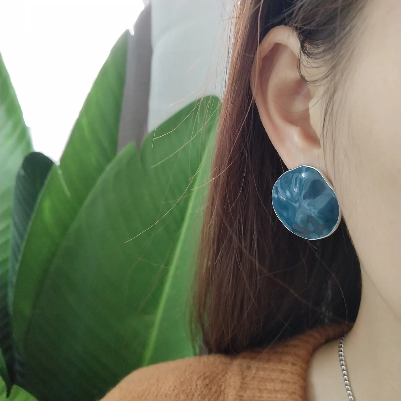 

Дизайнерские серьги из серебра 925 пробы темно-зеленого цвета в стиле ретро