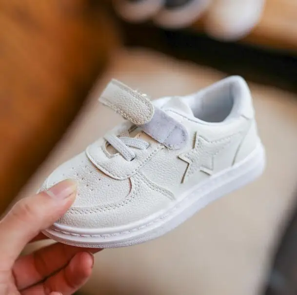 Кроссовки детские из дышащего материала размер 26-37 |