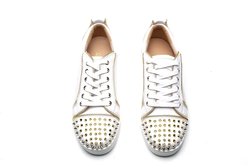 Мужские кожаные кроссовки на шнуровке с золотыми заклепками белые повседневные