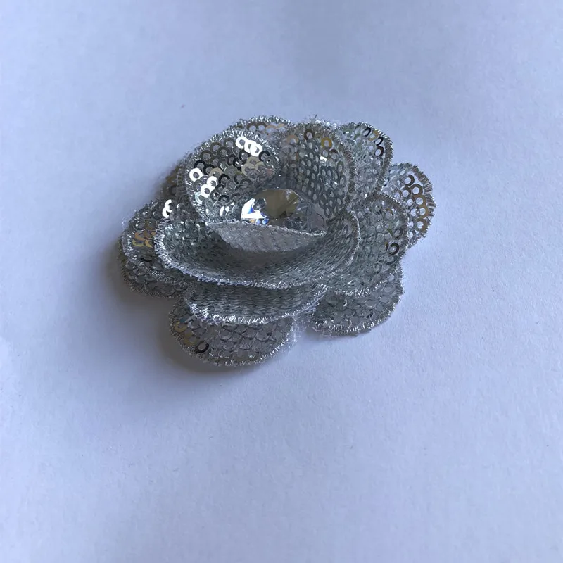 SASKIA 20 шт. 3d маленький цветок блесток патчи Вышивка Аппликация Кристалл шитье для одежды аксессуары для платья Diy Золотой патч - Цвет: silver