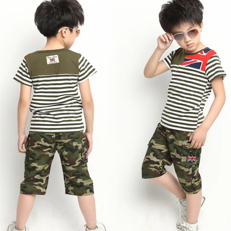 Комплект спортивной одежды для мальчиков и девочек футболка в полоску с