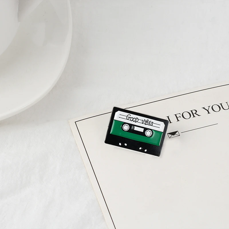 Эмалированная заколка в стиле ретро броши виде кассеты Good vibes металлическая
