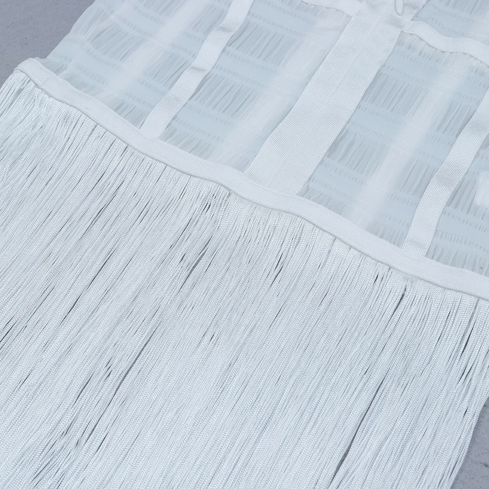 Женское длинное вечернее платье без рукавов белое с бахромой в стиле Звезд