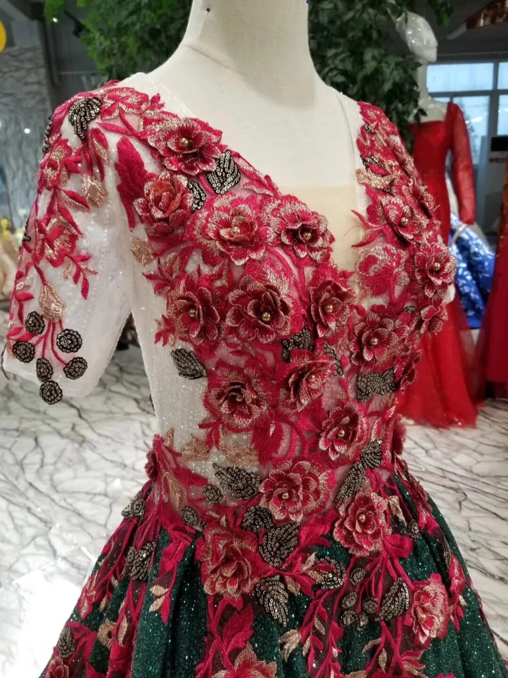 Emerald Green Red Lace flowers Prom Dress Glitters Prom Gown 2019 New Design Fashion Evening Party Gown Arabic