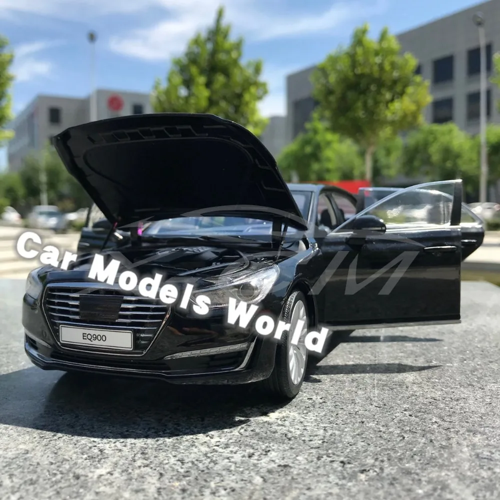 Модель литая автомобиля для EQ900 1:18 (черный) + небольшой подарок! |