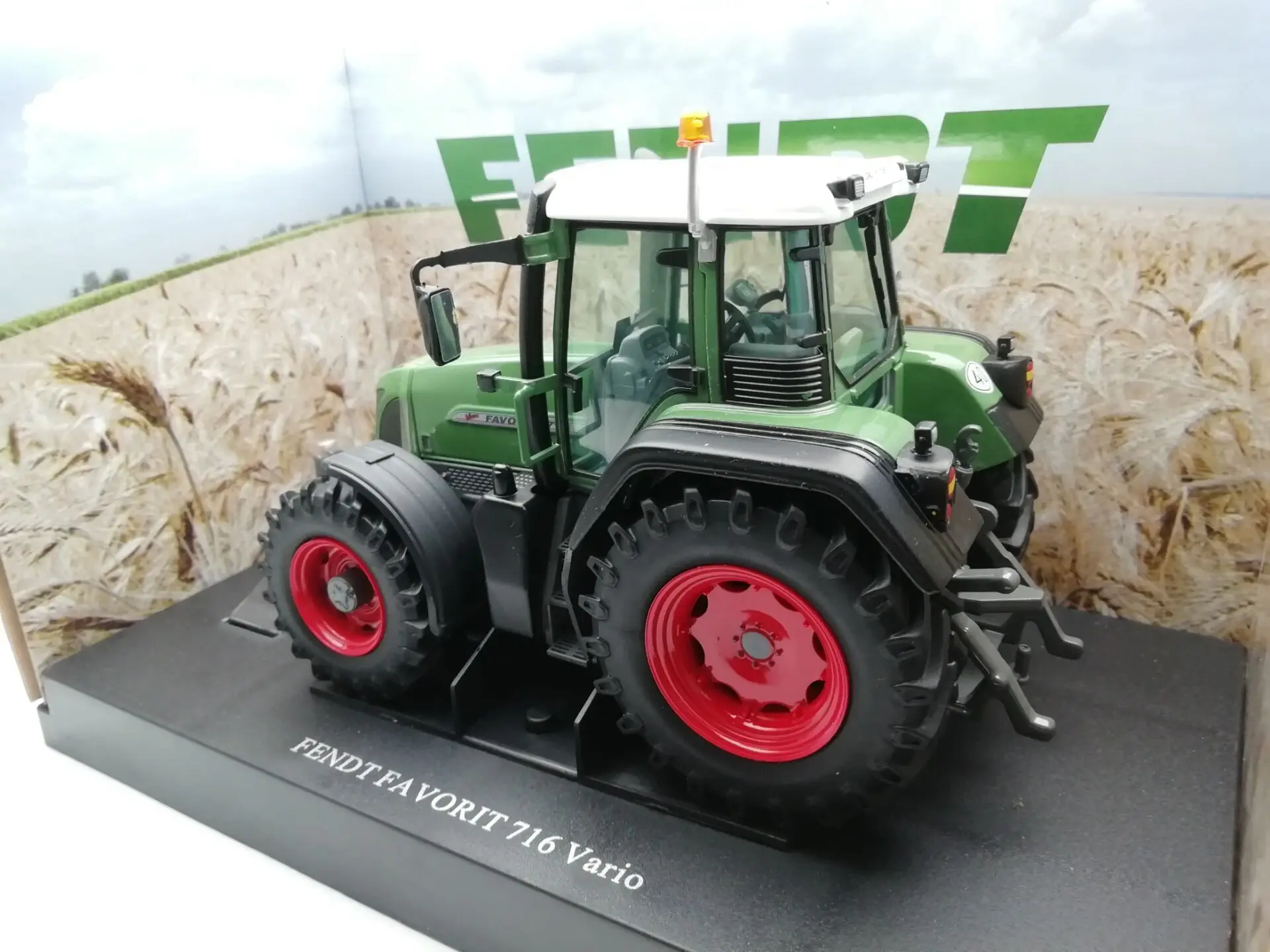 UH 4890 1:32 FENDT FAVORIT 716 Vario сельскохозяйственные тракторы сплав модель автомобиля