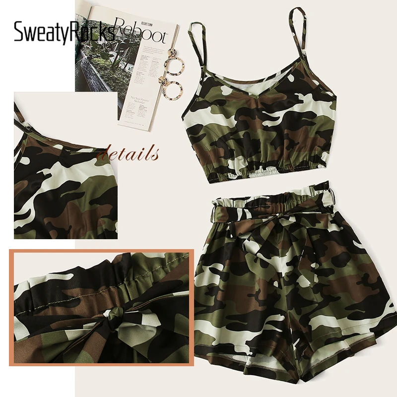 SweatyRocks, камуфляжный принт, короткий топ на бретельках с поясом, шорты, набор для женщин,, летний повседневный комплект из двух предметов, одежда для активного отдыха, комплект из 2 предметов