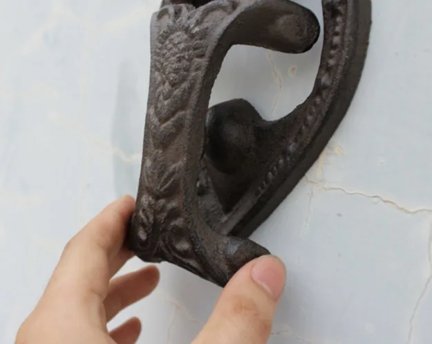 

13.5x3.5x22.5cm Vintage iron angel door handle courtyard Home Furnishing mural ornaments