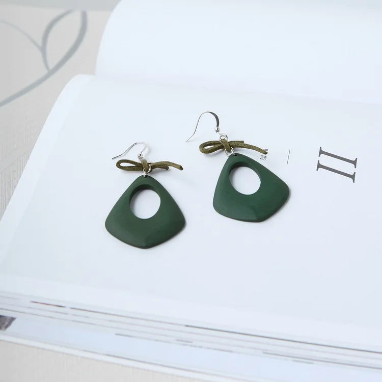 Женские серьги-подвески с бантом из кожи и дерева | Украшения аксессуары