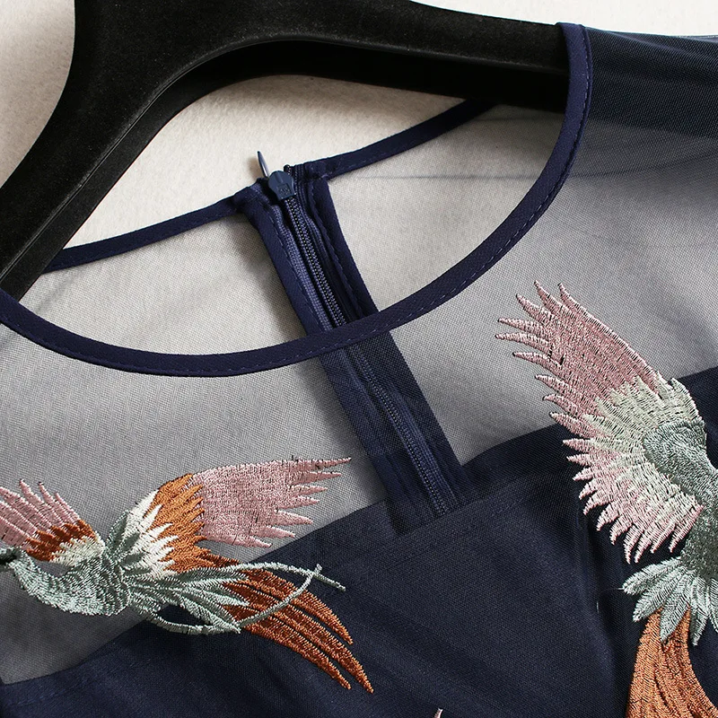 Женское Сетчатое платье с вышивкой птицы синее плиссированное длинным рукавом в