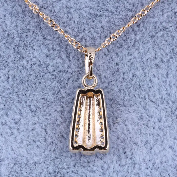 Любовный монолог уникальный дизайн белая фианитовая оболочка золотого цвета