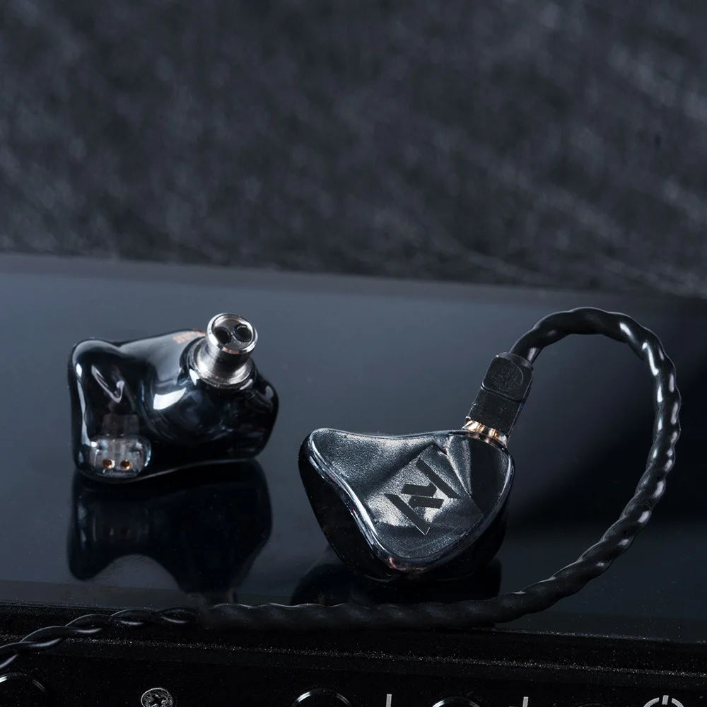 

Yinyoo ASH 1BA+1DD In Ear Earphone HIFI Bass Earphone DJ Metal Earphone Headset With 2PIN Detachable Cable Blue Color