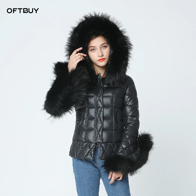 Женская куртка-пуховик с отд.нат.мехом OFTBUY, черная утолщенная утепленная куртка-пуховик на белой подкладке с большим капюшоном и отделкой манжет и капюшона натуральным мехом енота, зима