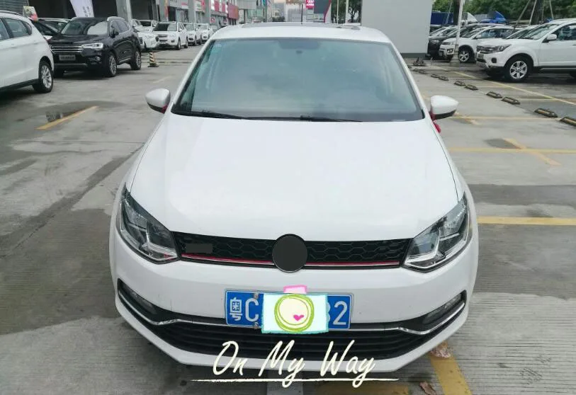 Центральная Спортивная решетка GTI дизайн черный мед гребень красная полоса для Фольксваген Поло- ABS 1 шт