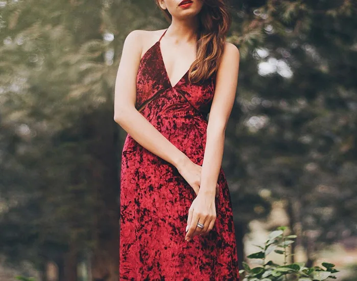 Женское платье-футляр с открытыми плечами и V-образным вырезом | Женская одежда