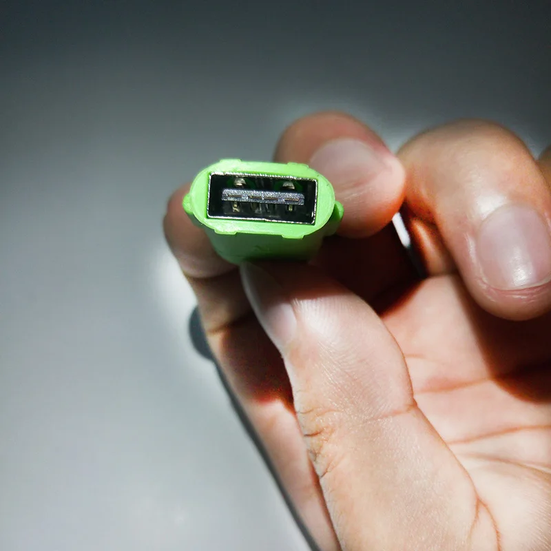 Оптовая продажа Портативный многоцветный робот формы Android Micro USB к конвертер OTG