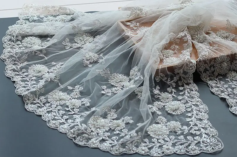 Бесплатная доставка кружевная скатерть цвета слоновой кости расшитая бисером