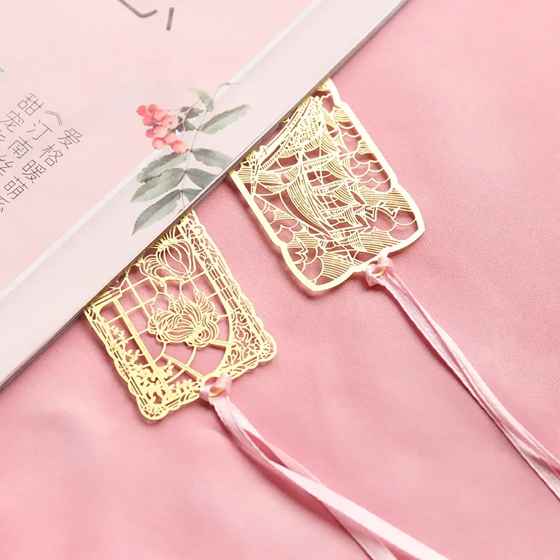 

8Pcs/Lot Kawaii Cartoon Animals Metal Bookmark Book Holder for Book Paper Creative Gift Stationery