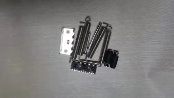 В электрогитара мост с системой тремоло