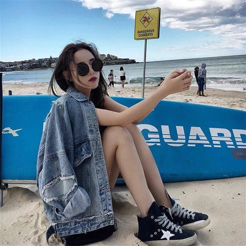 Женская джинсовая куртка бойфренд с дырками несимметричный подол свободная