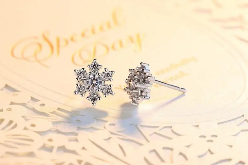 

100% 925 sterling silver fashion shiny snowflake crystal ladies stud earrings jewelry female birthday gift Anti allergy cheap