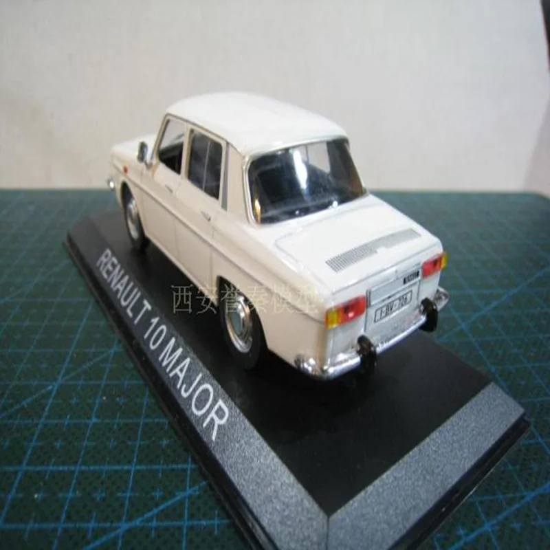 Коллекция миниатюрных игрушечных автомобилей RENAULT 10 1/43 масштаб моделирование