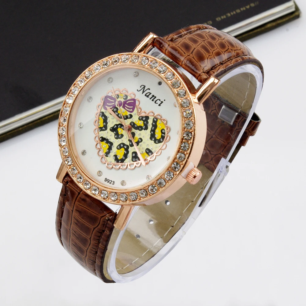 Акция новая мода изысканное сердце женские кварцевые часы с имитацией