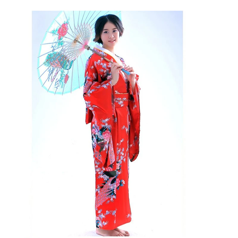 Женское традиционное шелковое кимоно в японском стиле красное винтажное юката с - Фото №1
