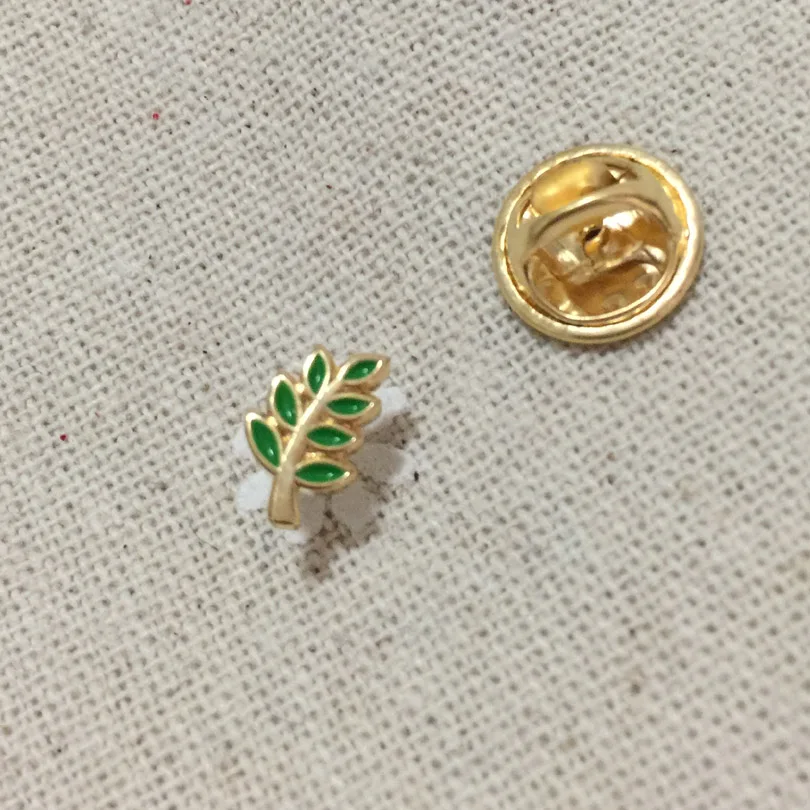 Broches de insignia de esmalte verde de 100 piezas, pasador de solapa de regalia masónica de hoja de Acacia estrig, regalo para compañeros de artesanía de Metal