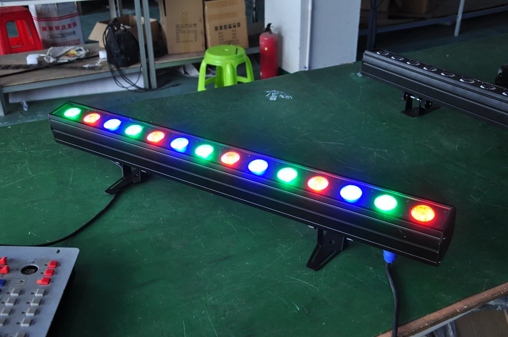 Светодиодный настенный светильник Gigertop TP WP1430B 450 Вт RGB COB 3 в 1 14x30 DMX/звуковой
