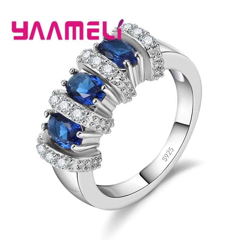 Женское кольцо из серебра 925 пробы с кристаллами