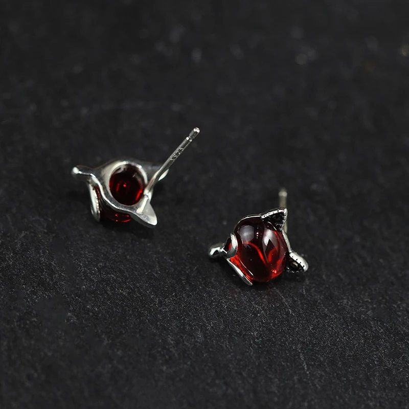 Женские серьги гвоздики в богемном стиле с красным гранатом|stud earrings|earrings