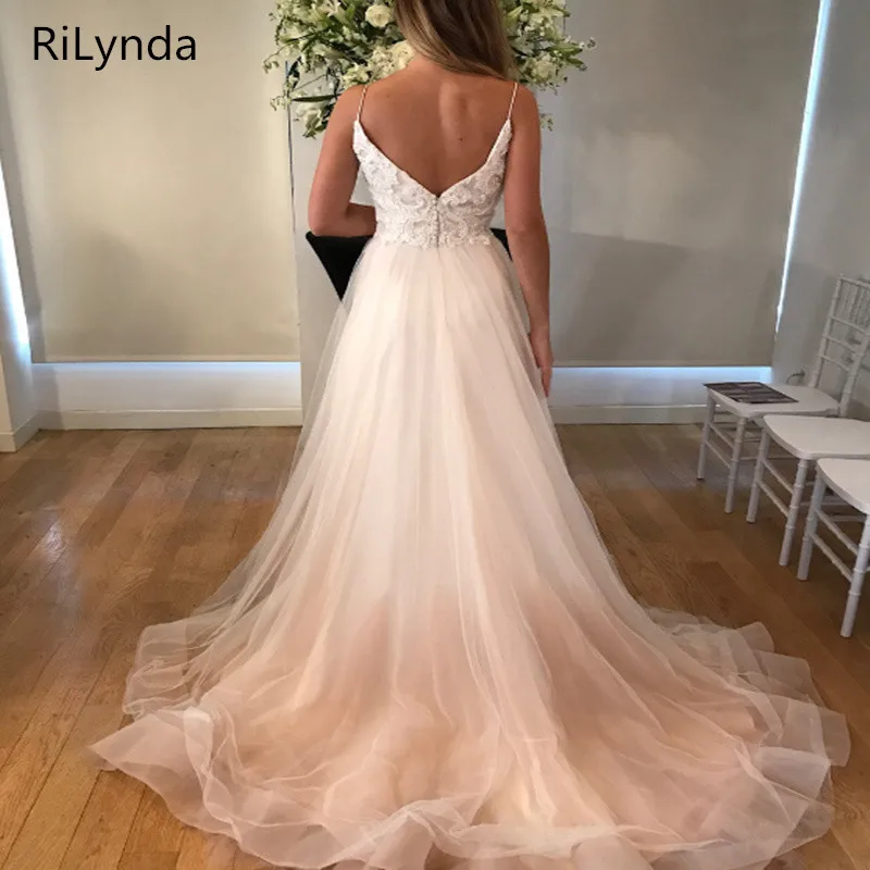 Богемное свадебное платье 2019 с аппликацией в виде цветов из тюля А силуэта