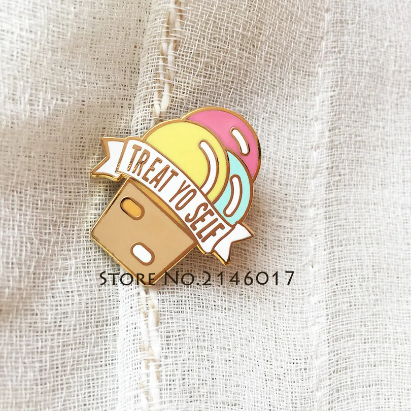 

1pcs New Hot sale Pink Ice Cream Lapel Pins Metal Craft Cartoon Hard Enamel Pin Brooch Treat Yo Self Metal Badges Craft Gift