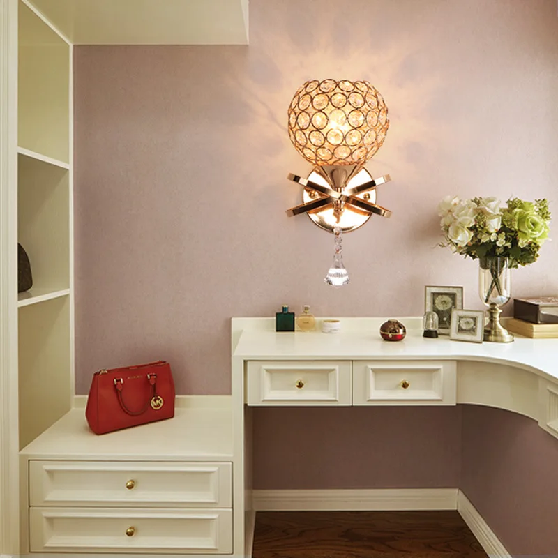 ЛукЛой Светильник настенный LED Европейский современный минималистическая кристальная лампа спальня гостиная отель простой стильный бра.