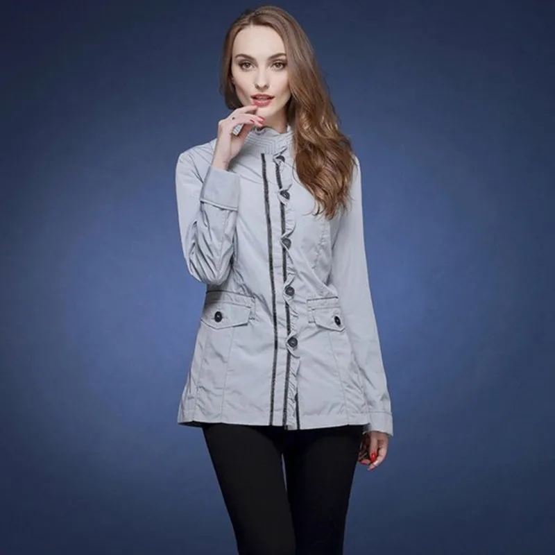 Женская двухслойная приталенная куртка блестящая короткая с длинным рукавом