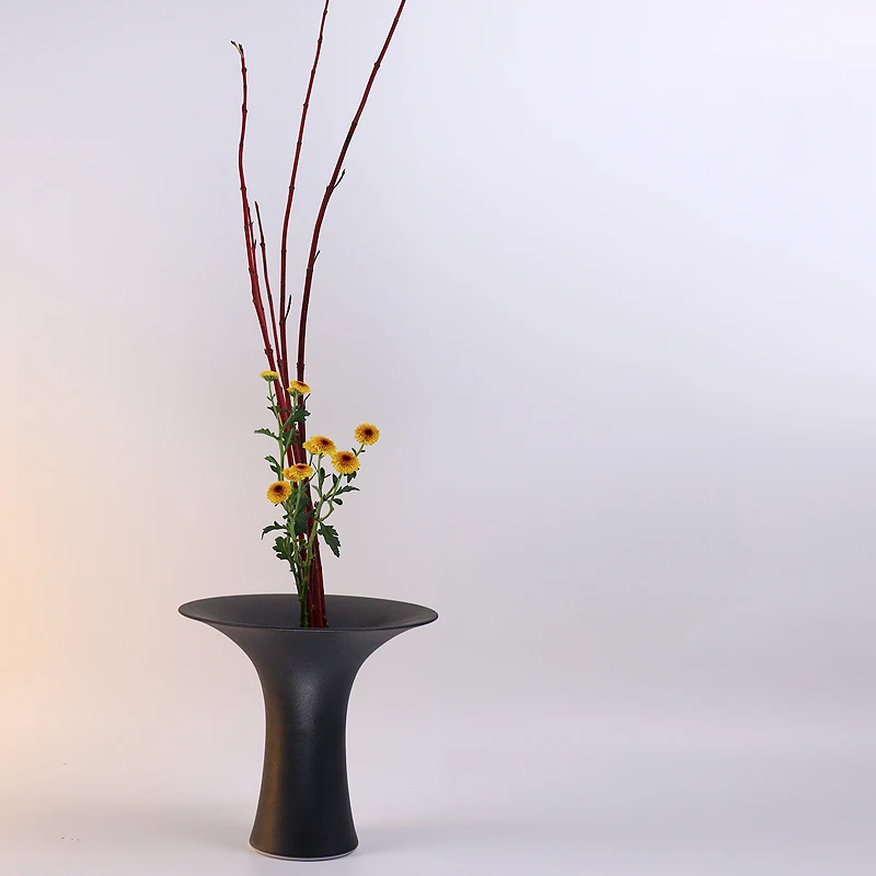 Винтажные матовые черные грубые керамические вазы в японском стиле Ikebana